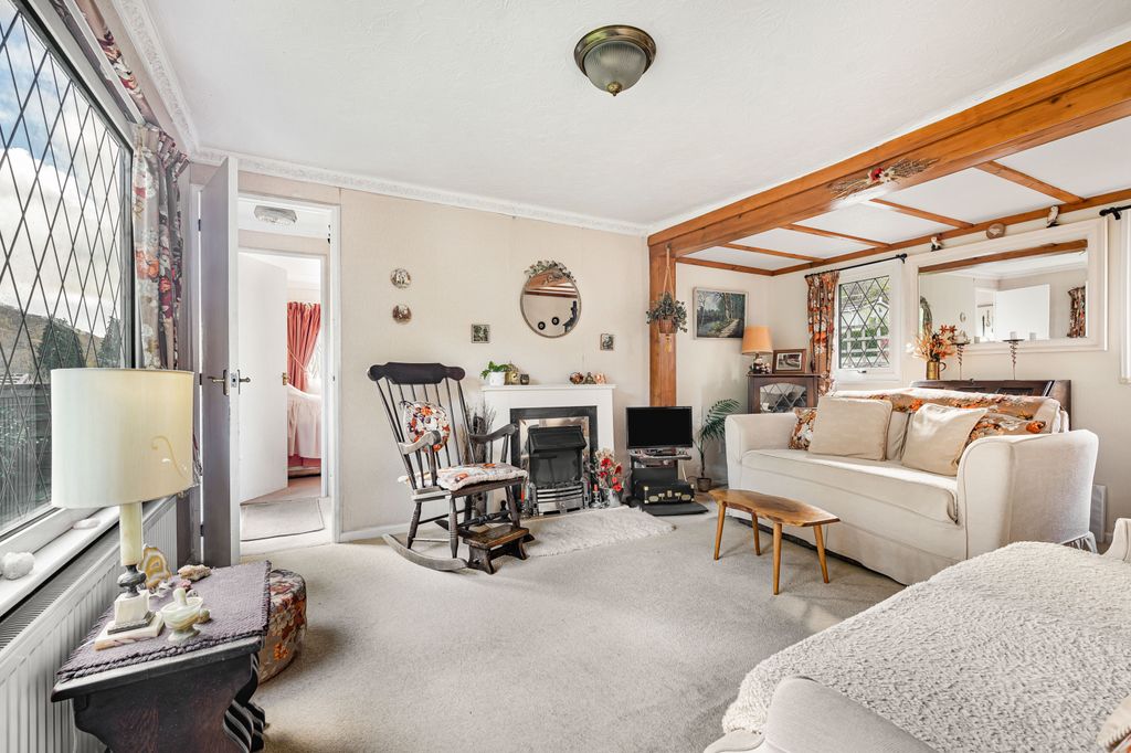 Property photo 2 of 15 Lounge