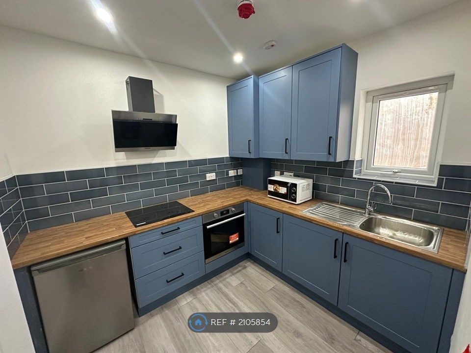Property photo 3 of 7 Kitchen