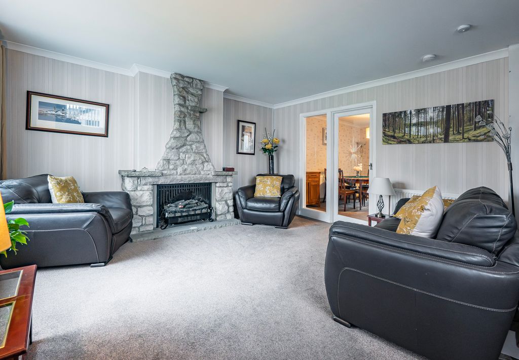 Property photo 3 of 35