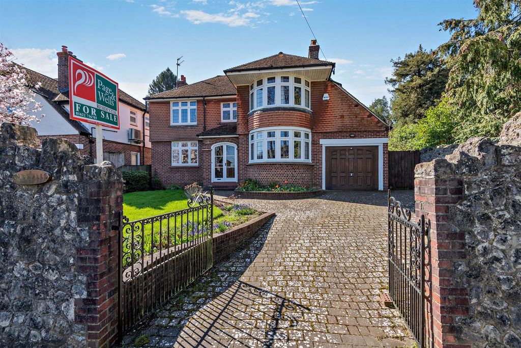 Property photo 1 of 23 8682354-Exterior02-800.Jpg