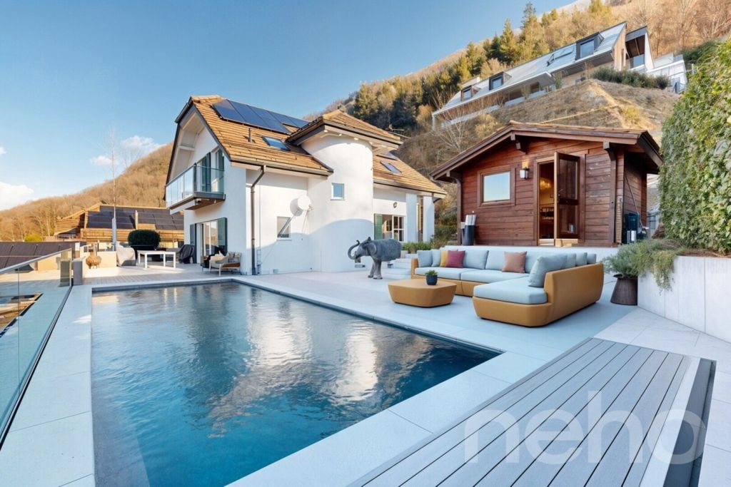 Property photo 2 of 12