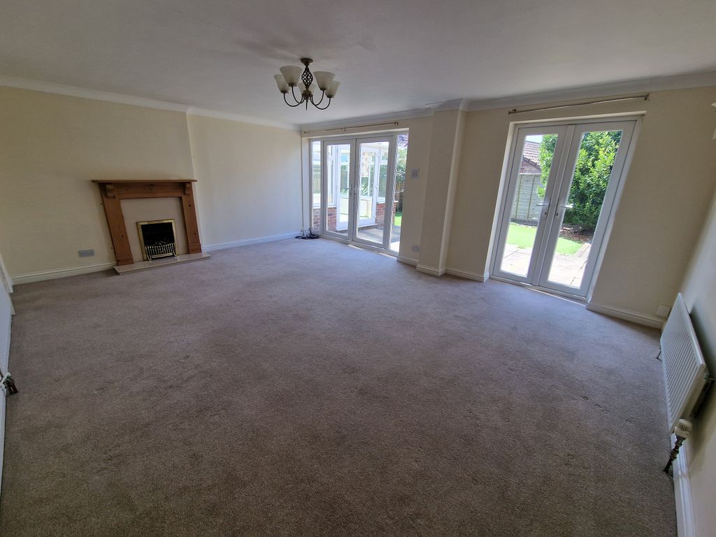 Property photo 3 of 21 Sitting Room