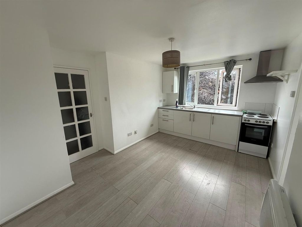Property photo 3 of 8 4.Jpg
