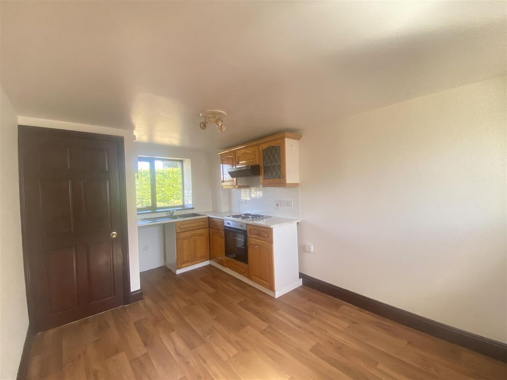 Property photo 2 of 8 Kitchen