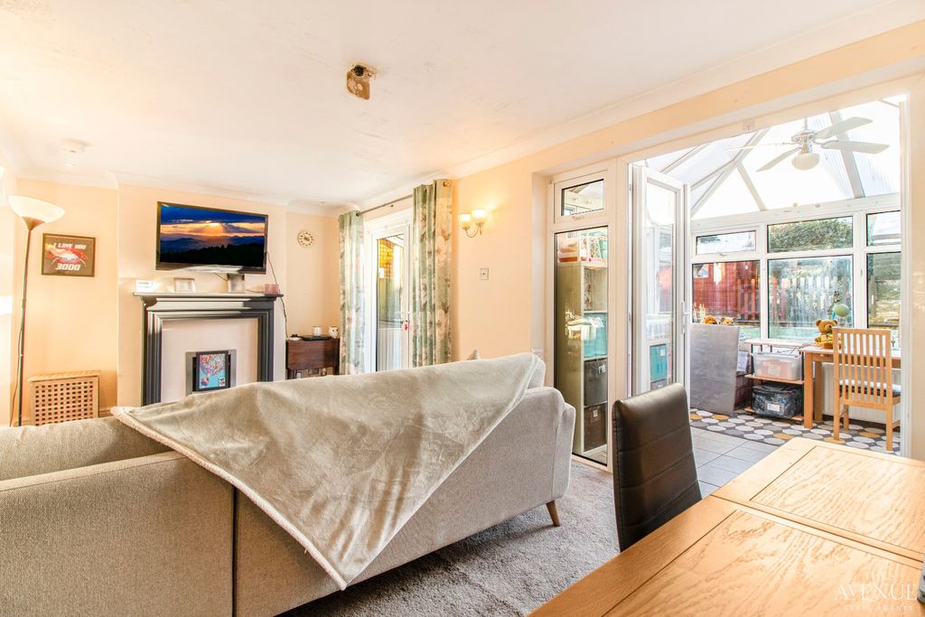 Property photo 3 of 22 4180886