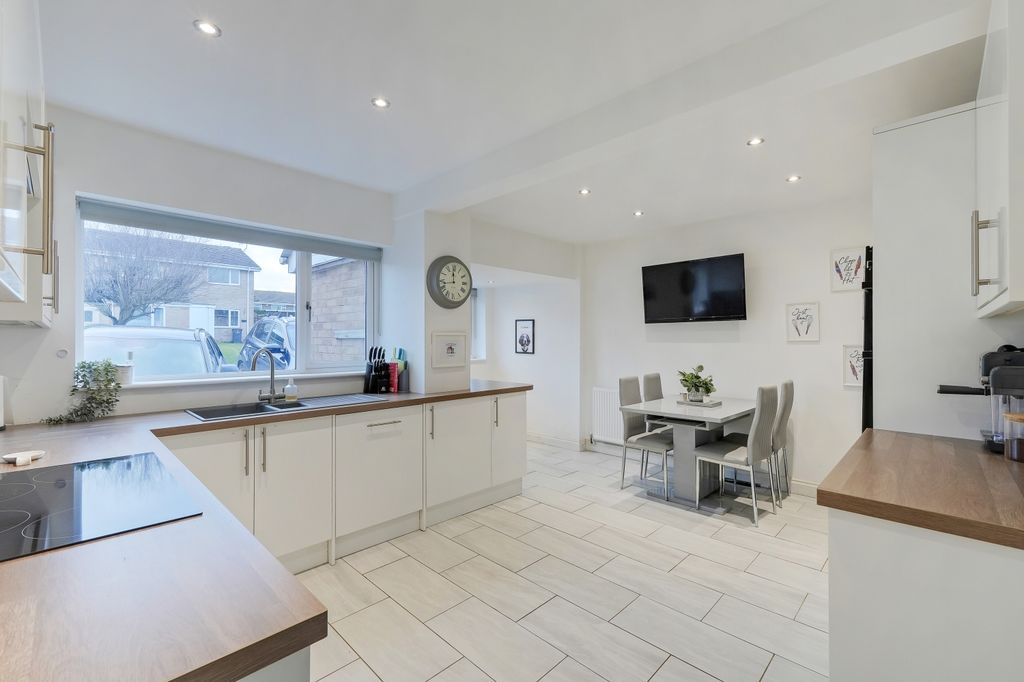 Property photo 3 of 26 Dsc00469