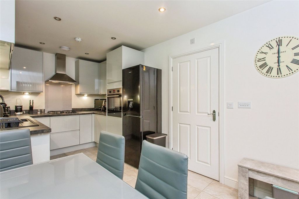 Property photo 3 of 22 Picture No. 02