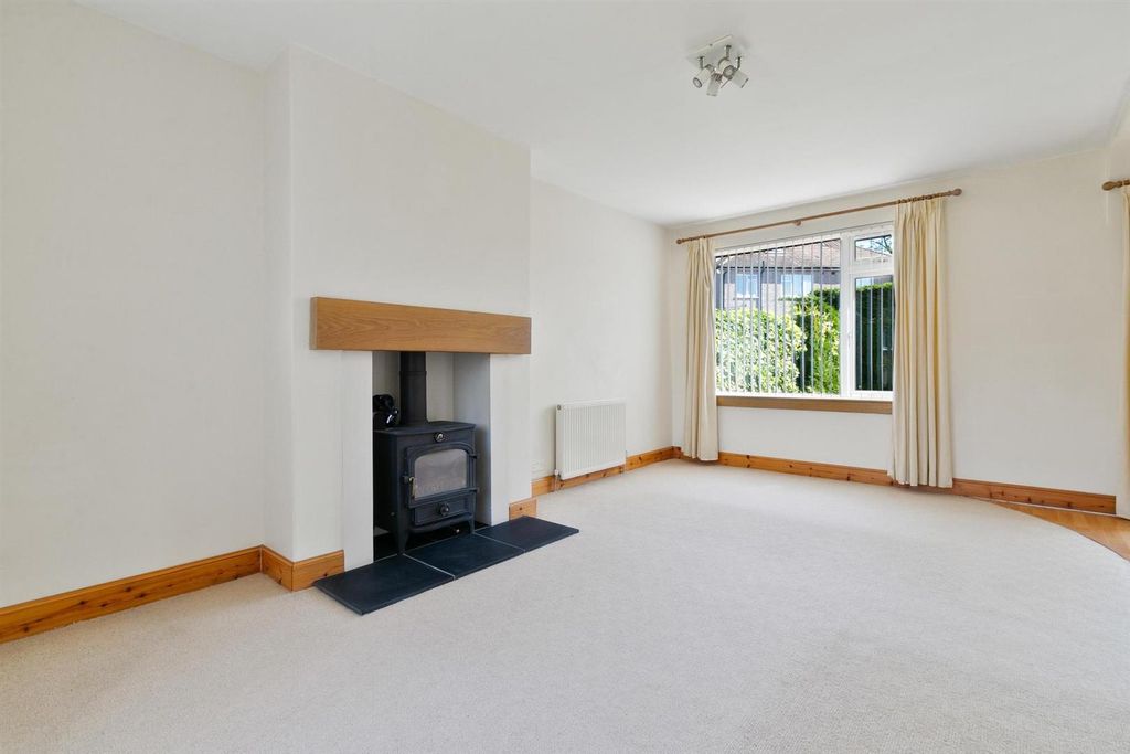 Property photo 3 of 31