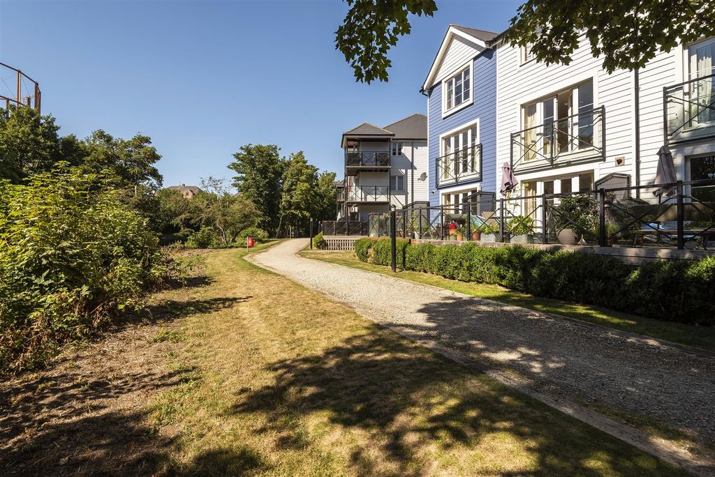 Property photo 1 of 13 39 Redbud Close, Tn9 1Fx 018.Jpg