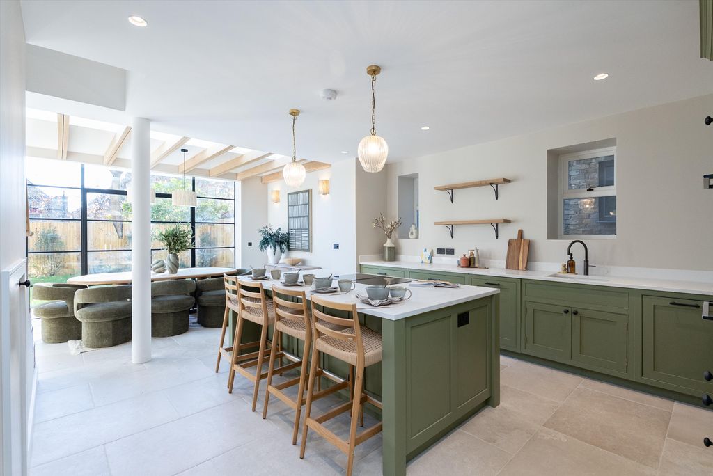 Property photo 3 of 27 Image