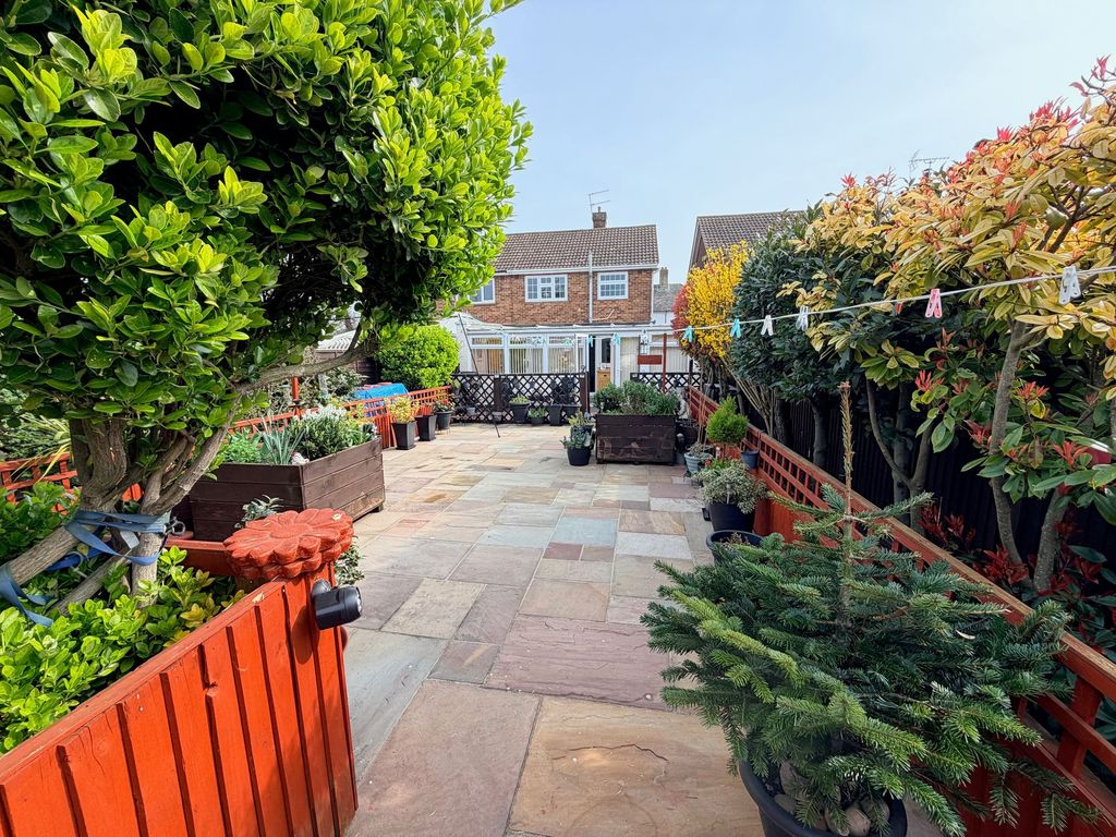 Property photo 2 of 20