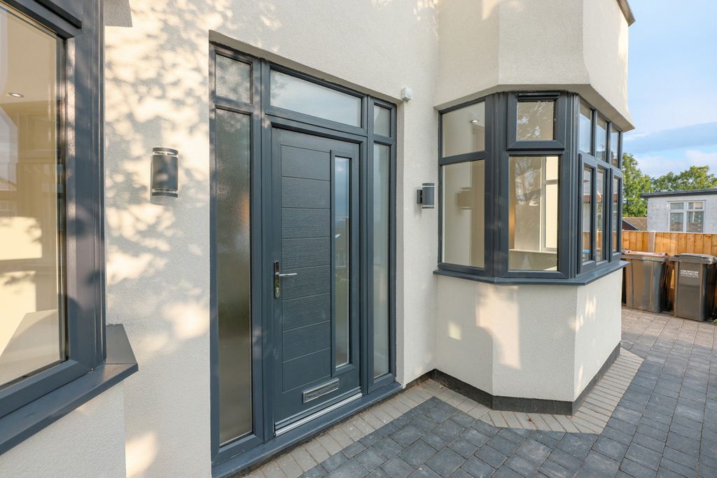 Property photo 3 of 22