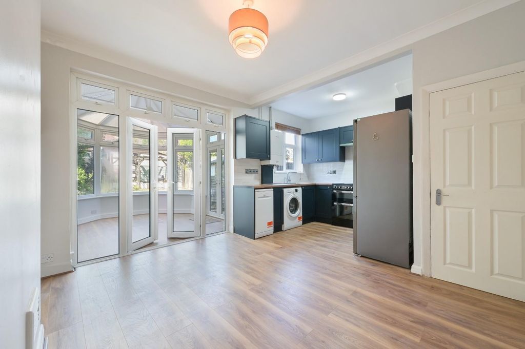 Property photo 3 of 16 Bridgewood Road