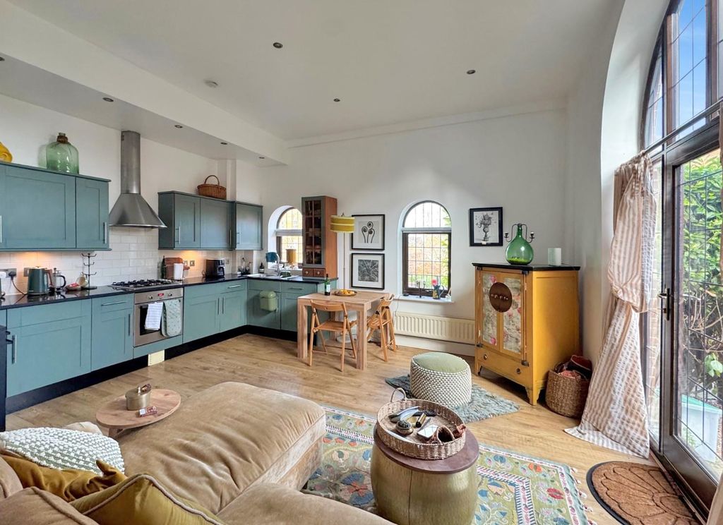 Property photo 3 of 11 1.Jpg