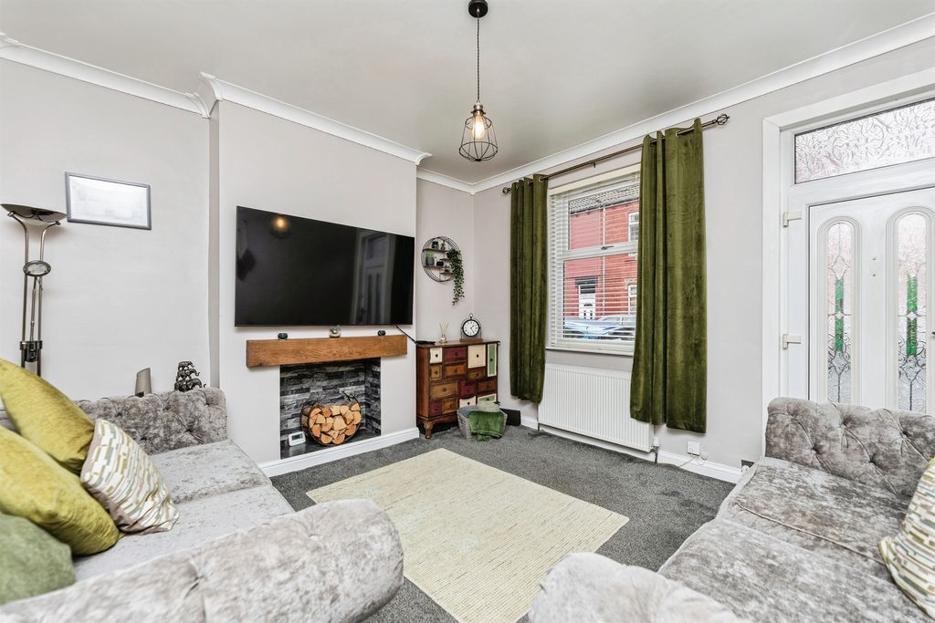 Property photo 2 of 17