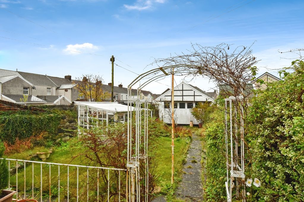 Property photo 3 of 28 Photo