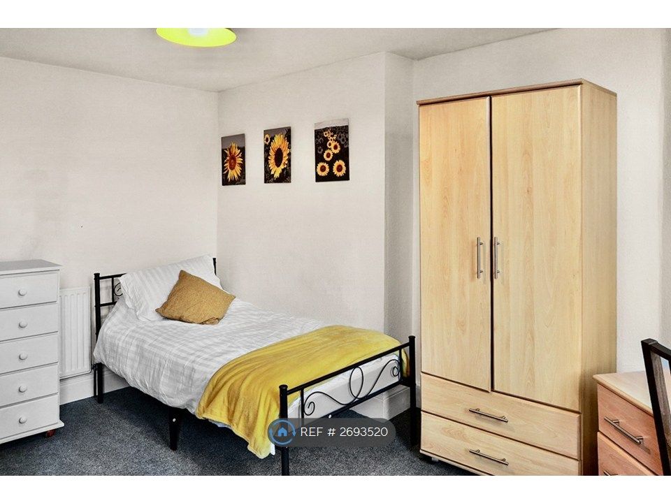 Property photo 3 of 4 Bedroom Area