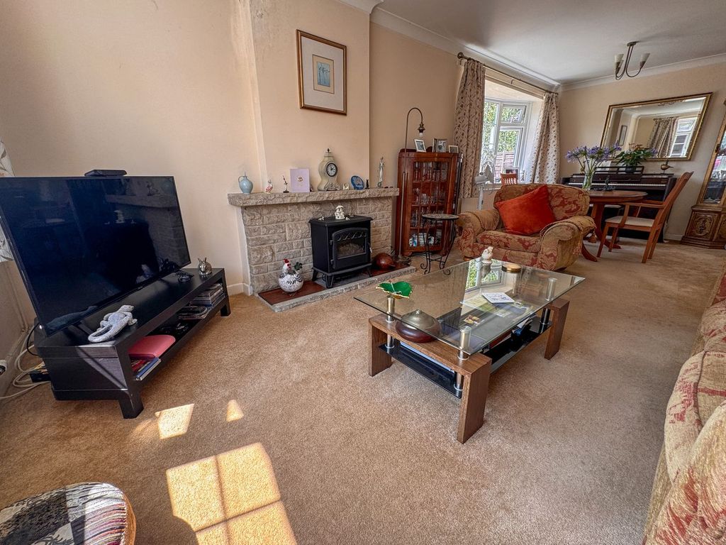 Property photo 3 of 27