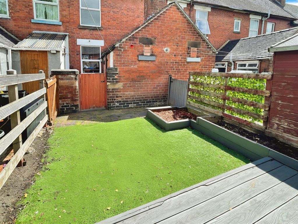 Property photo 2 of 17 Outside