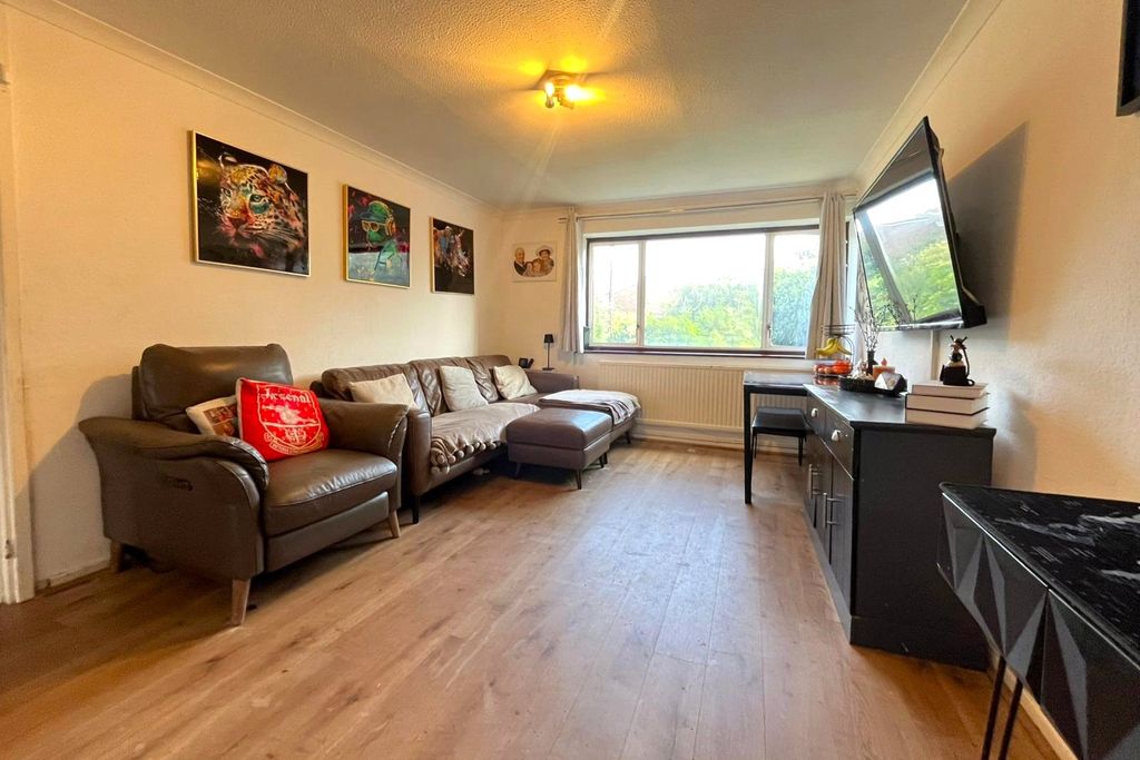 Property photo 3 of 16 Picture No. 14