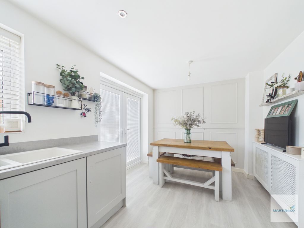 Property photo 3 of 17 Cam03394G0-Pr0484-Still006