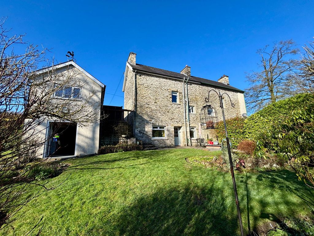 Property photo 2 of 37