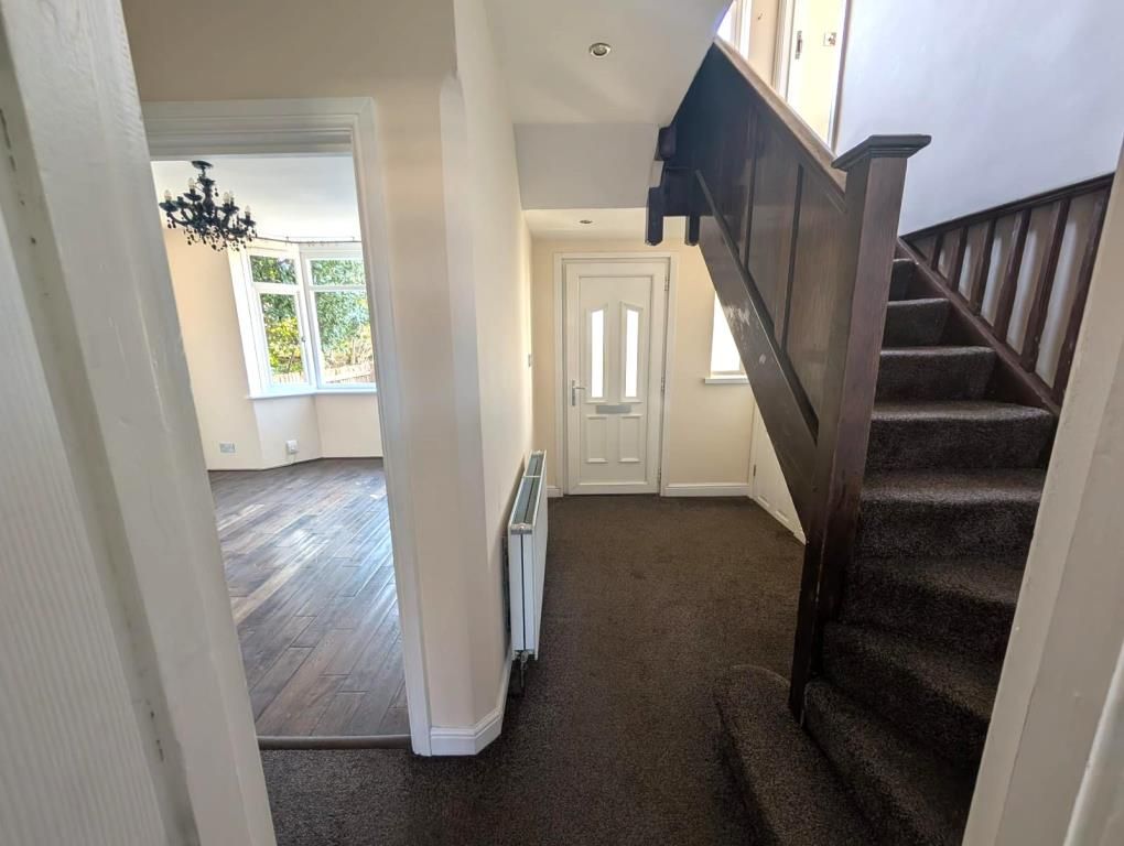 Property photo 2 of 11 Walk Way