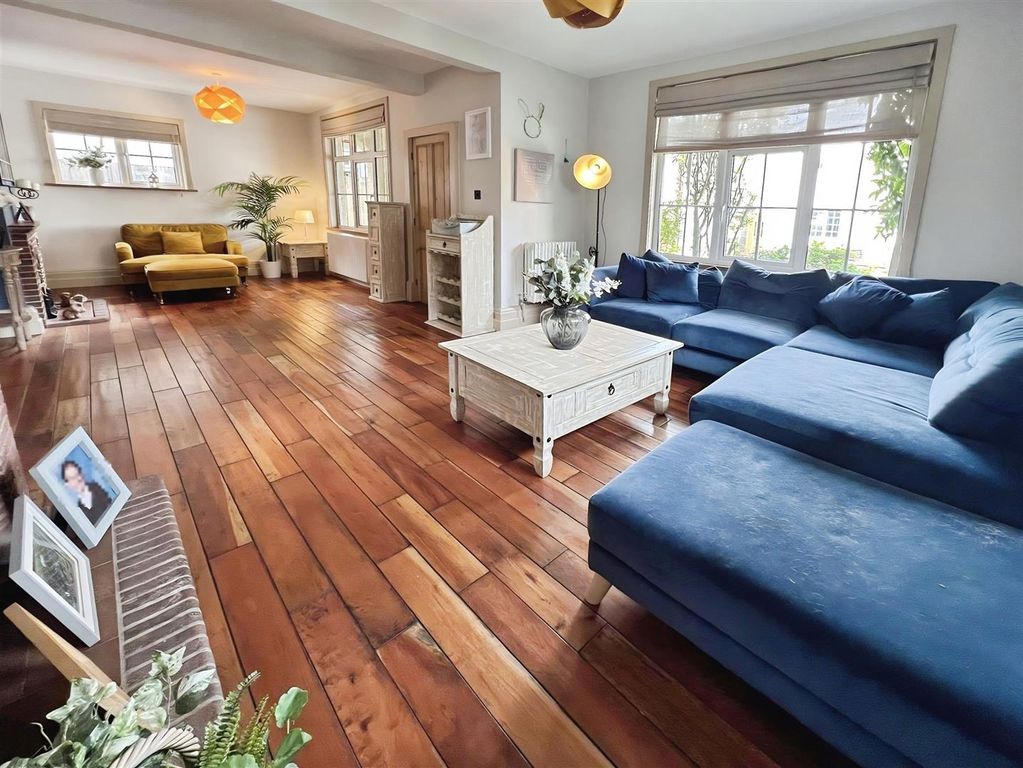 Property photo 3 of 24 Sitting Room