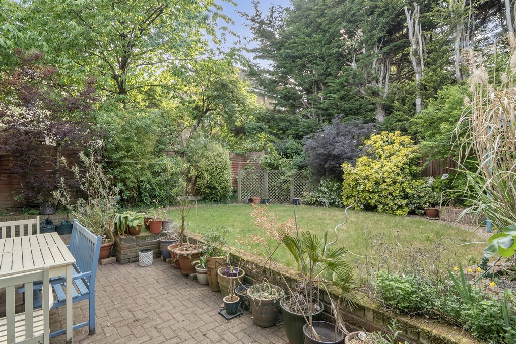 Property photo 2 of 23