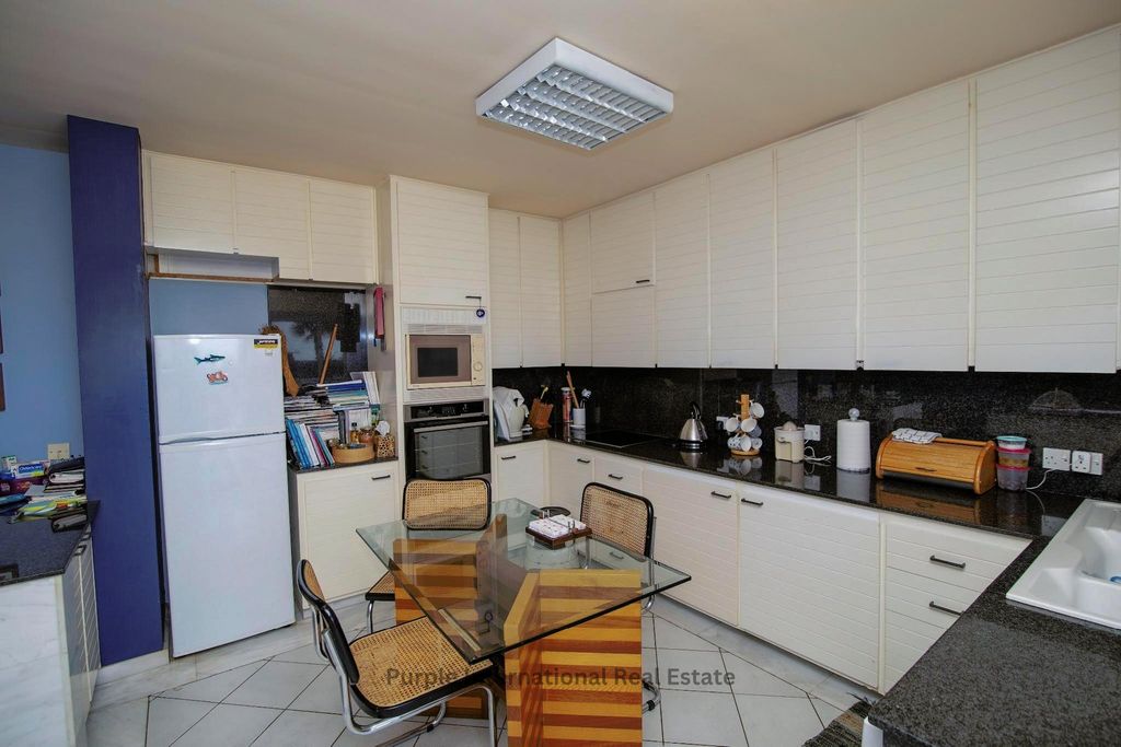 Property photo 3 of 48