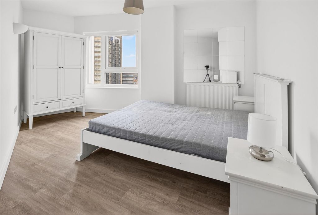 Property photo 3 of 20 To Let 3 Bedroom Flat Balcony Cr0Â Www.Islingtonp