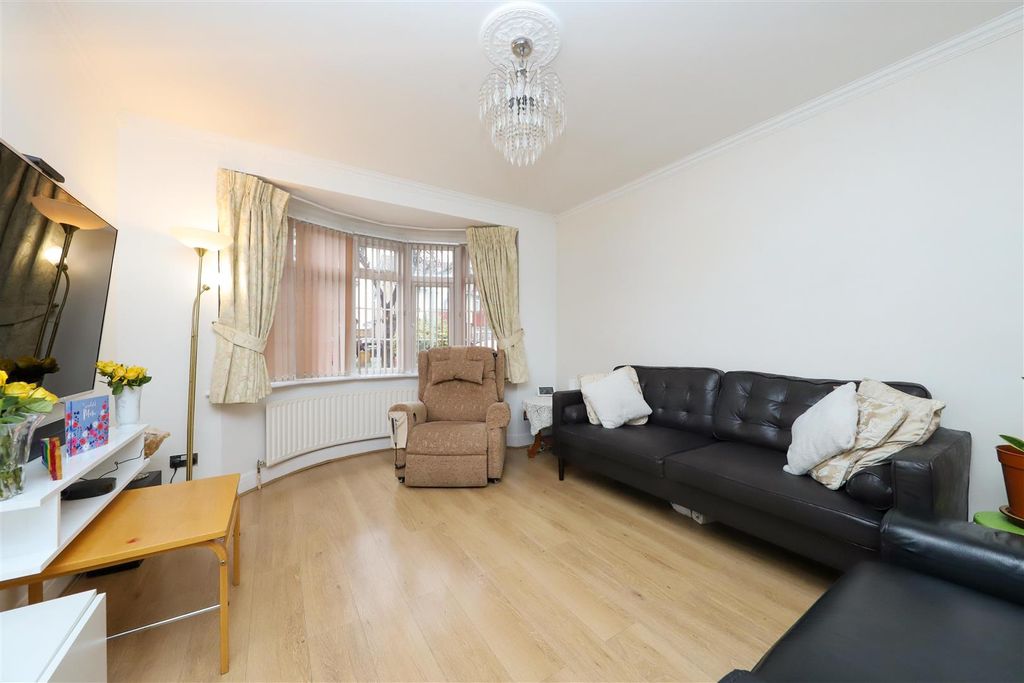 Property photo 2 of 11 Living Room