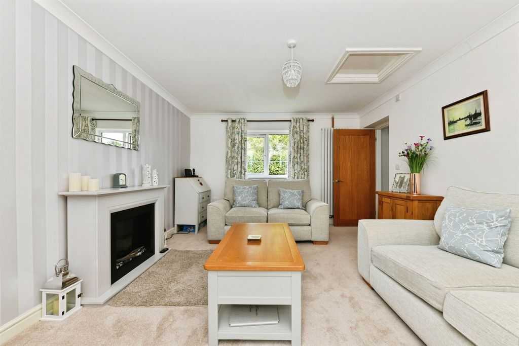 Property photo 3 of 28