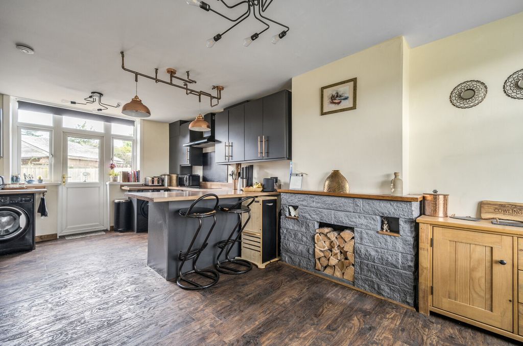 Property photo 2 of 18 2 - 1303913-16-6841A3...