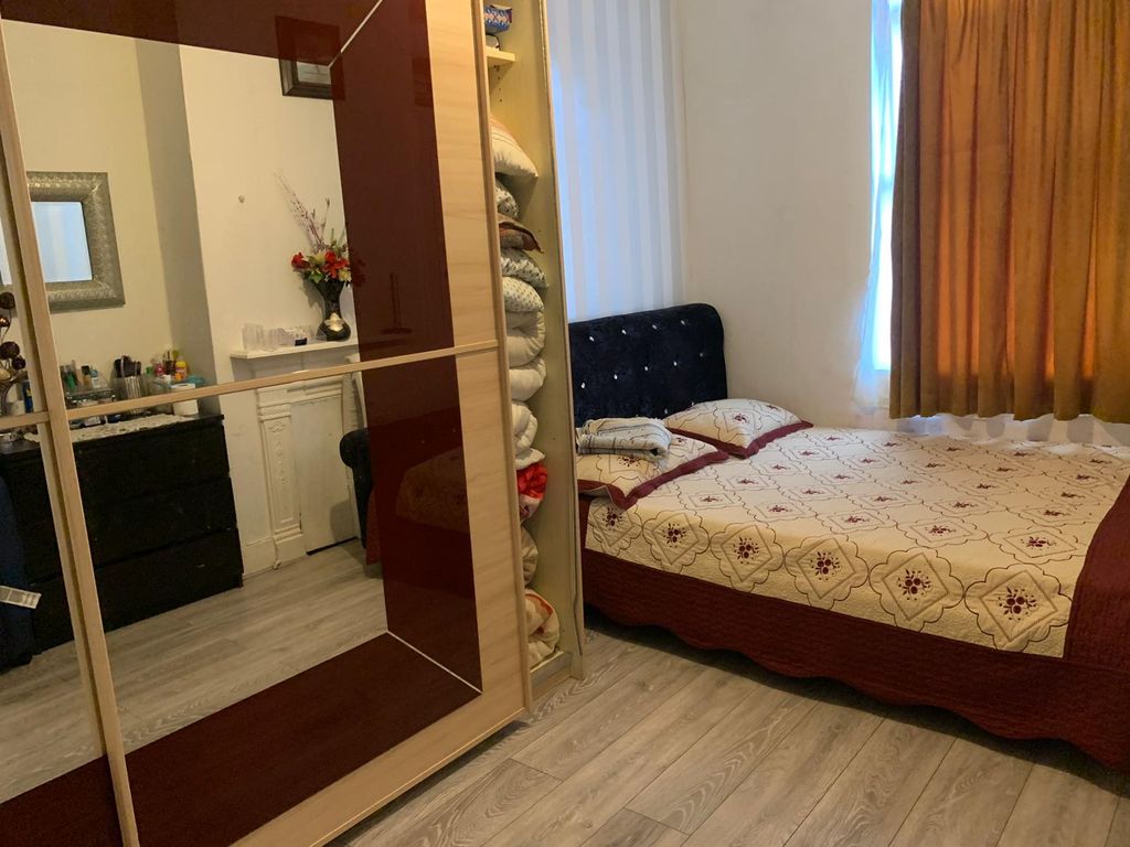 Property photo 1 of 11 Four To Five Bedroom House In Ilford- Â£3000 Pcm