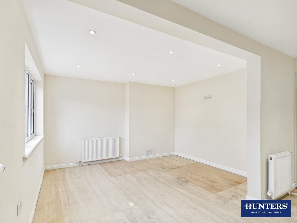 Property photo 3 of 12 Kitchen &amp; Family Room