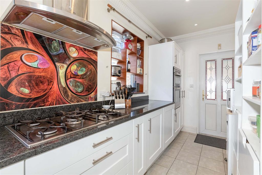 Property photo 2 of 27 Brighton Road_20.Jpg