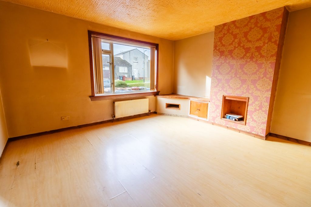 Property photo 3 of 16 Lounge