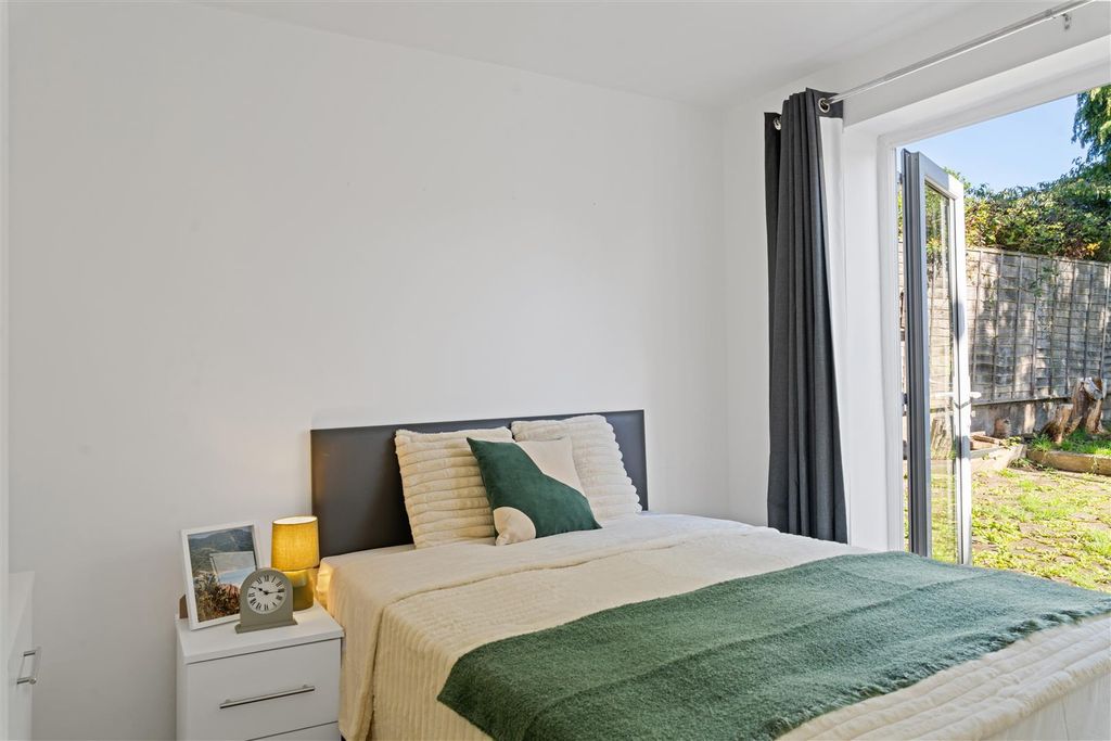 Property photo 1 of 20 Room 2