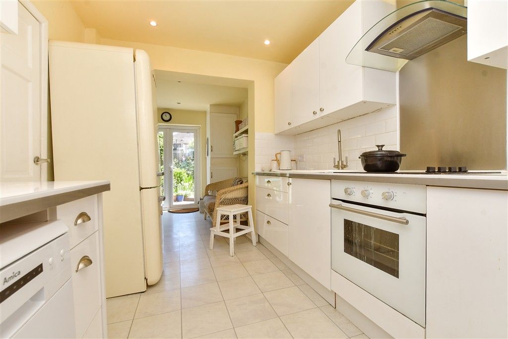 Property photo 3 of 11 Kitchen