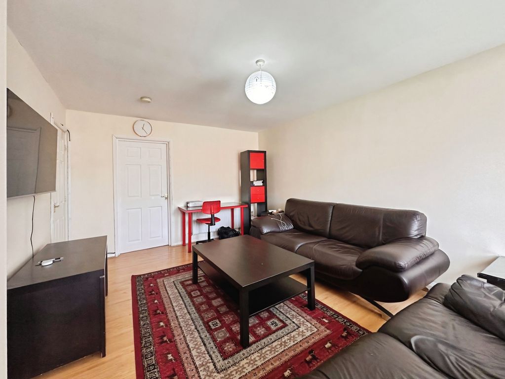 Property photo 2 of 12 Lounge