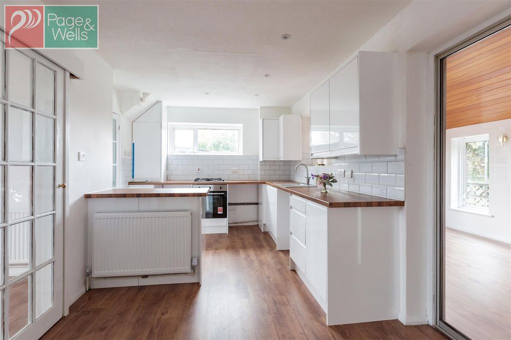 Property photo 3 of 20 Kitchen