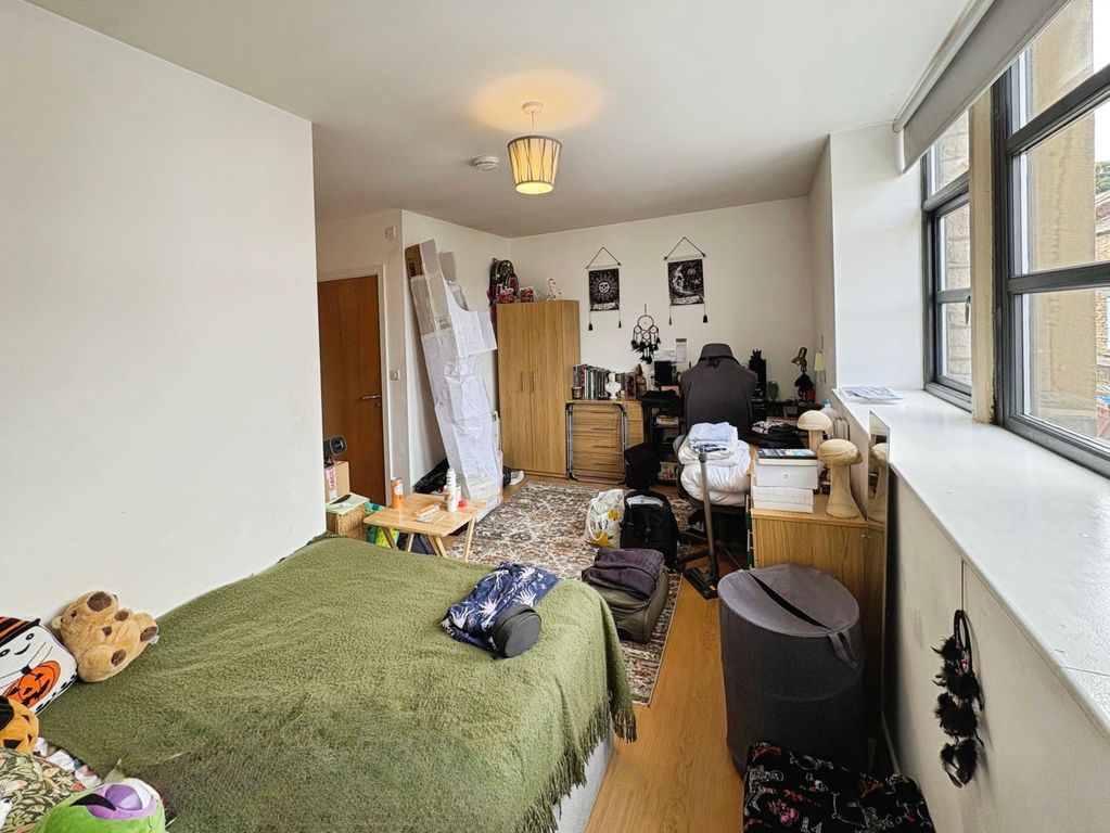 Property photo 2 of 8 Bedroom