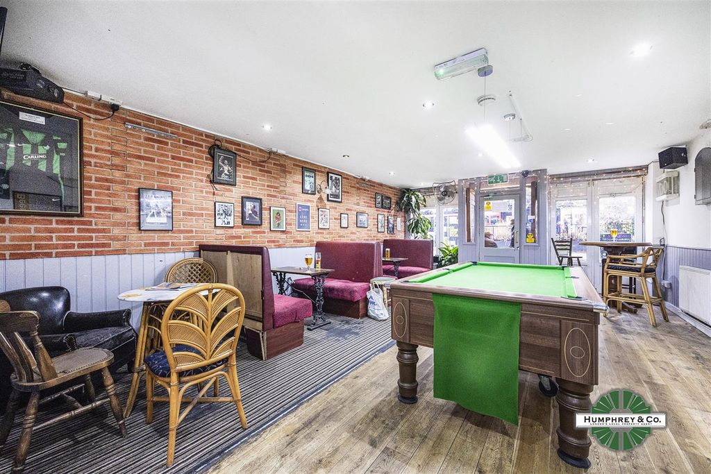 Property photo 1 of 12 30   St James's Street -006.Jpg