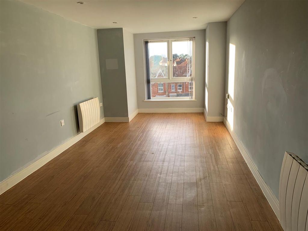 Property photo 3 of 6 Lounge.Jpg