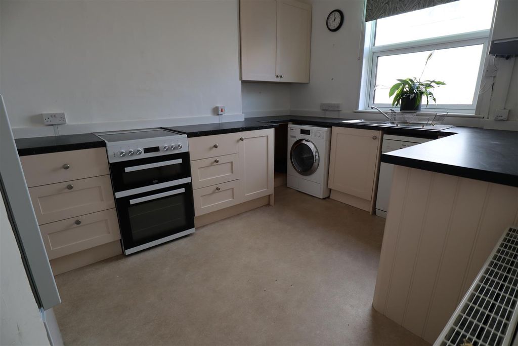 Property photo 3 of 16 Kitchen