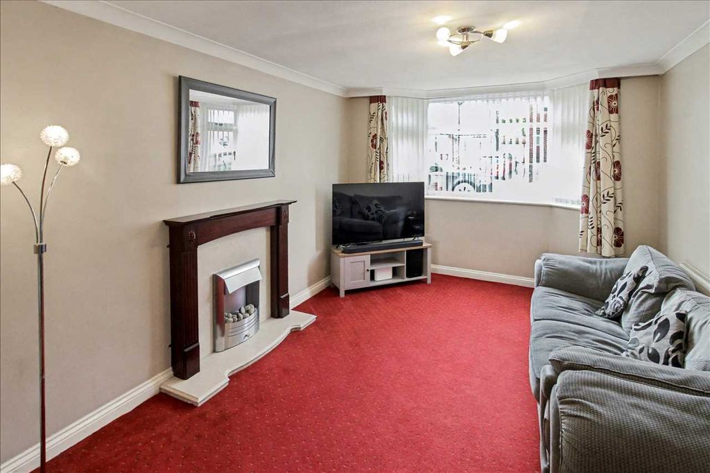 Property photo 3 of 28 Lounge