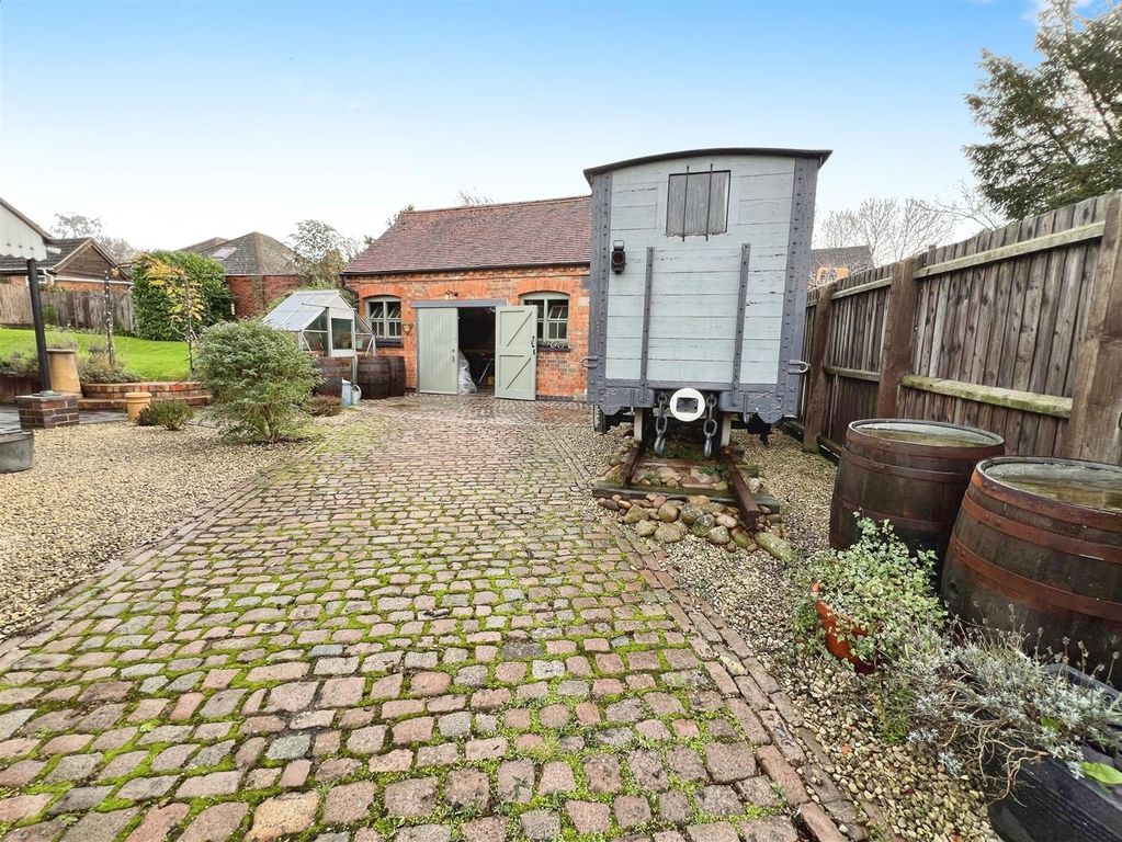 Property photo 3 of 24 Driveway / Garage / Workshop