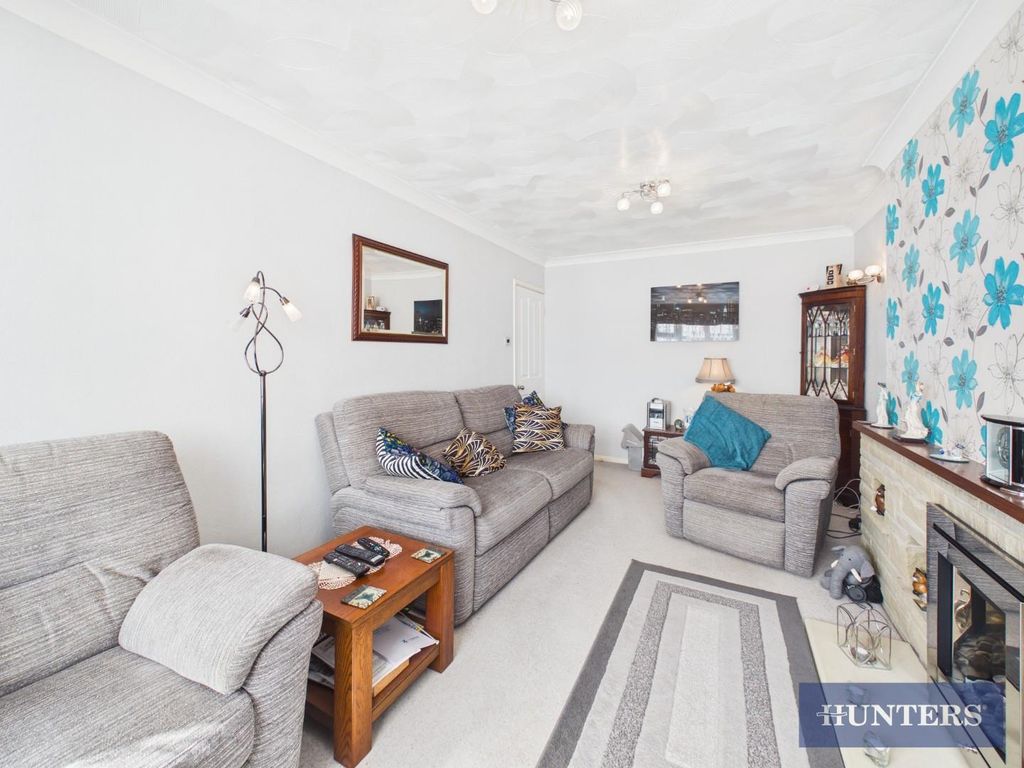 Property photo 3 of 19 Living Room