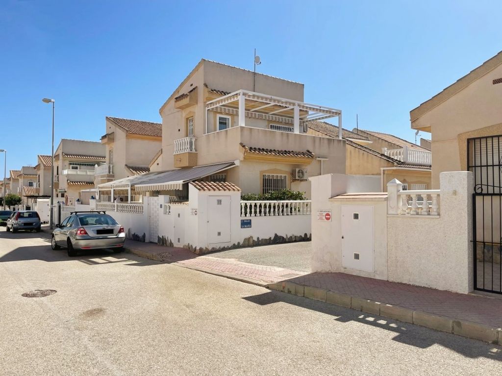 Property photo 2 of 20